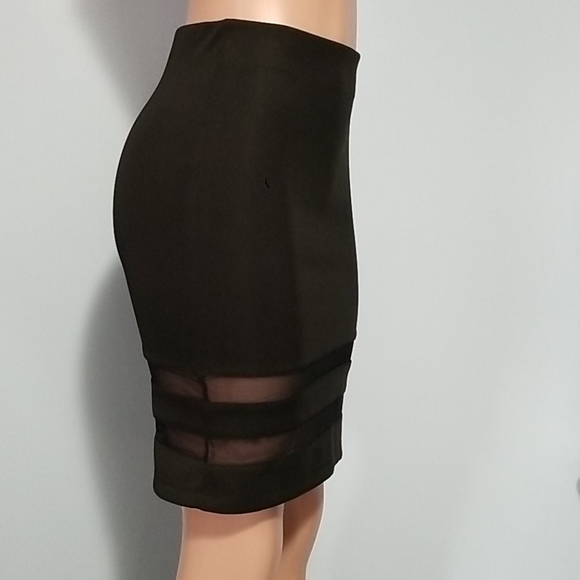 🤑FOR BUNDLES ONLY🤑 DIVIDED BLACK PENCIL SKIRT - Picture 2 of 6